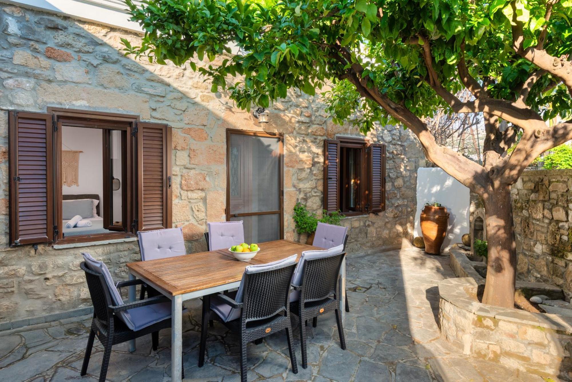 Villa Claudia In Lardos Exterior photo