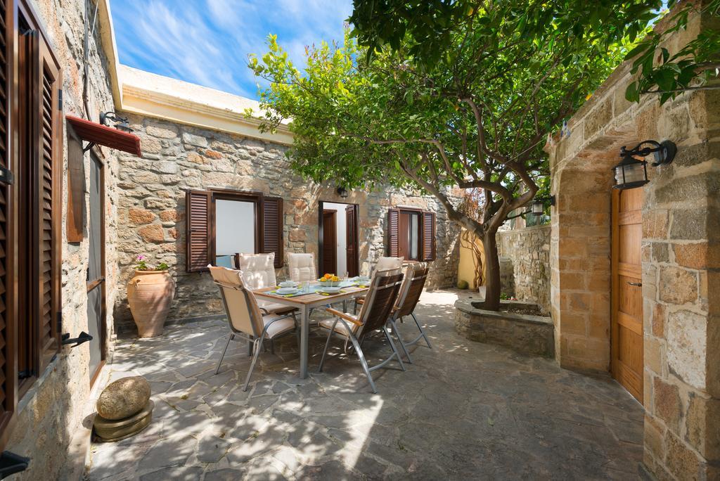 Villa Claudia In Lardos Exterior photo